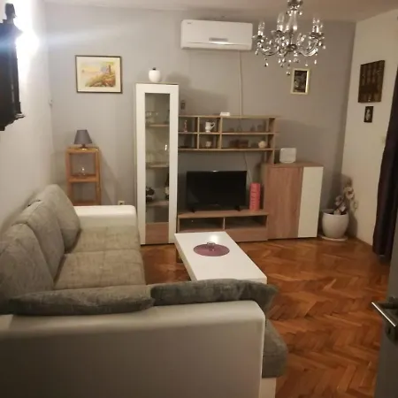 Apartment Seaside With A Swimming Pool Krilo Jesenice, Omis - 13898 Jesenice (Split-Dalmatia)