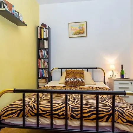 Seaside With A Swimming Pool Krilo Jesenice, Omis - 13898 Apartment Jesenice (Split-Dalmatia)