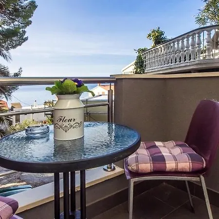 Apartament Family-friendly With Swimming Pool Krilo Jesenice, Omis - 13898 Jesenice (Split-Dalmatia)