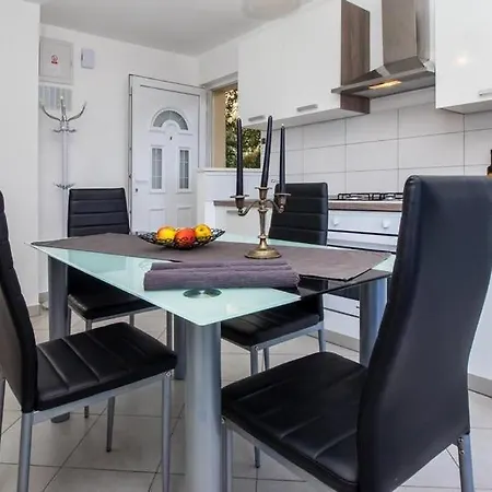 Seaside With A Swimming Pool Krilo Jesenice, Omis - 13898 Apartment *