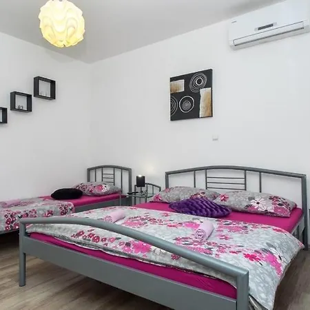 Family-friendly With Swimming Pool Krilo Jesenice, Omis - 13898 Apartament *