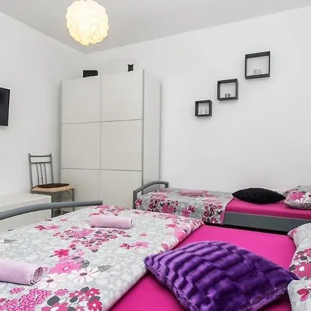 Seaside With A Swimming Pool Krilo Jesenice, Omis - 13898 Apartment Jesenice (Split-Dalmatia)