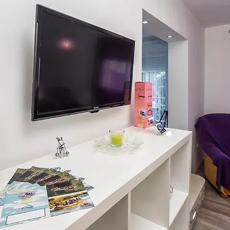 Apartment Seaside With A Swimming Pool Krilo Jesenice, Omis - 13898 *
