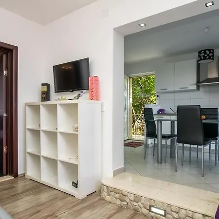 Seaside With A Swimming Pool Krilo Jesenice, Omis - 13898 Apartment Jesenice (Split-Dalmatia)