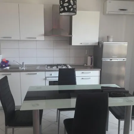 Family-friendly With Swimming Pool Krilo Jesenice, Omis - 13898 Jesenice (Split-Dalmatia)